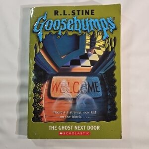 R.L. Stine Goosebumps The Ghost Next Door - Green Cover